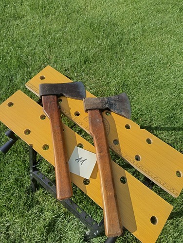 Zwei alte zimmermannsäxte - alte,